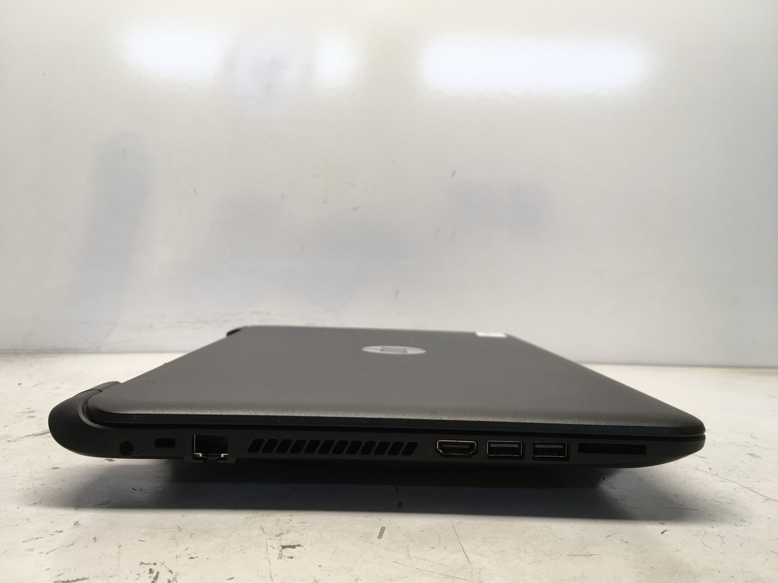 HP 15-F305DX AMD A6-Series A6-5200 2.0 GHz No RAM NO HDD No Batt
