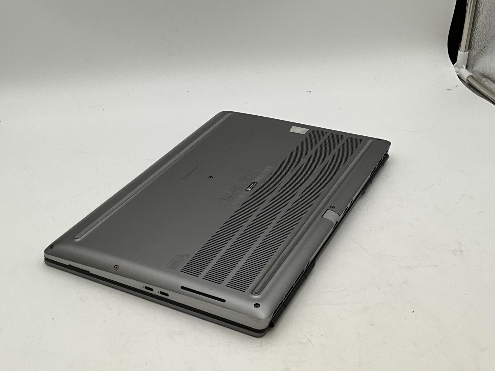 DELL Precision 7560 i7-11850H 2.50g 32GB 1TB T1200 15.6″ win11 LAPTOP 6JP64M3