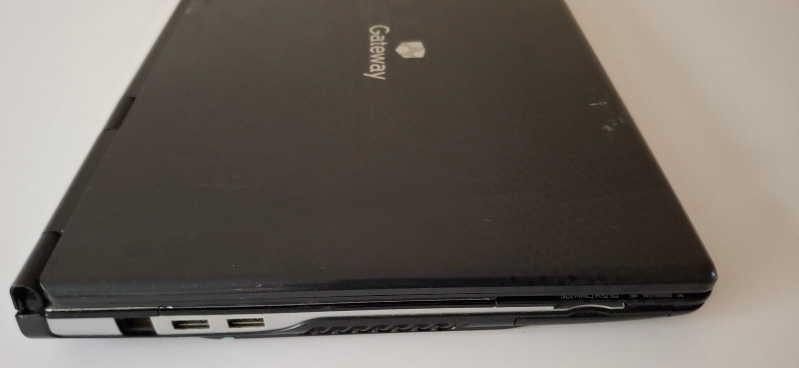 Gateway W305I 14″ Laptop Intel Core 2 Duo 1 GB Ram,Charger, No HD/OS