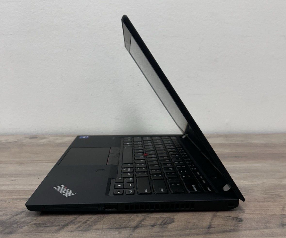 Lenovo ThinkPad T14 Gen 2 20W000T6US 14″ i7-1185G7 3.0GHz 16GB Ram 500GB SSD