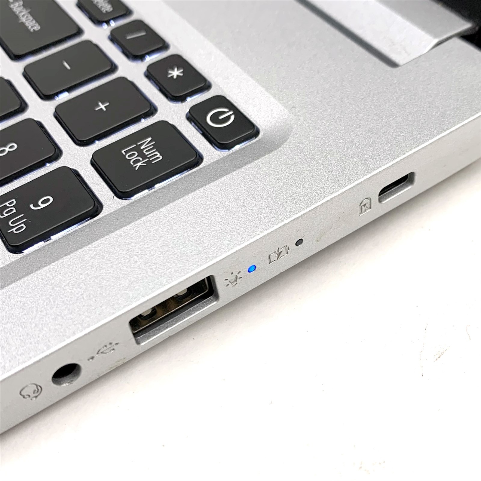 Acer Aspire 5 N18Q13 15.6″ FHD Intel Core i5-1035G1 1.00 GHz 8GB DDR4 For Parts
