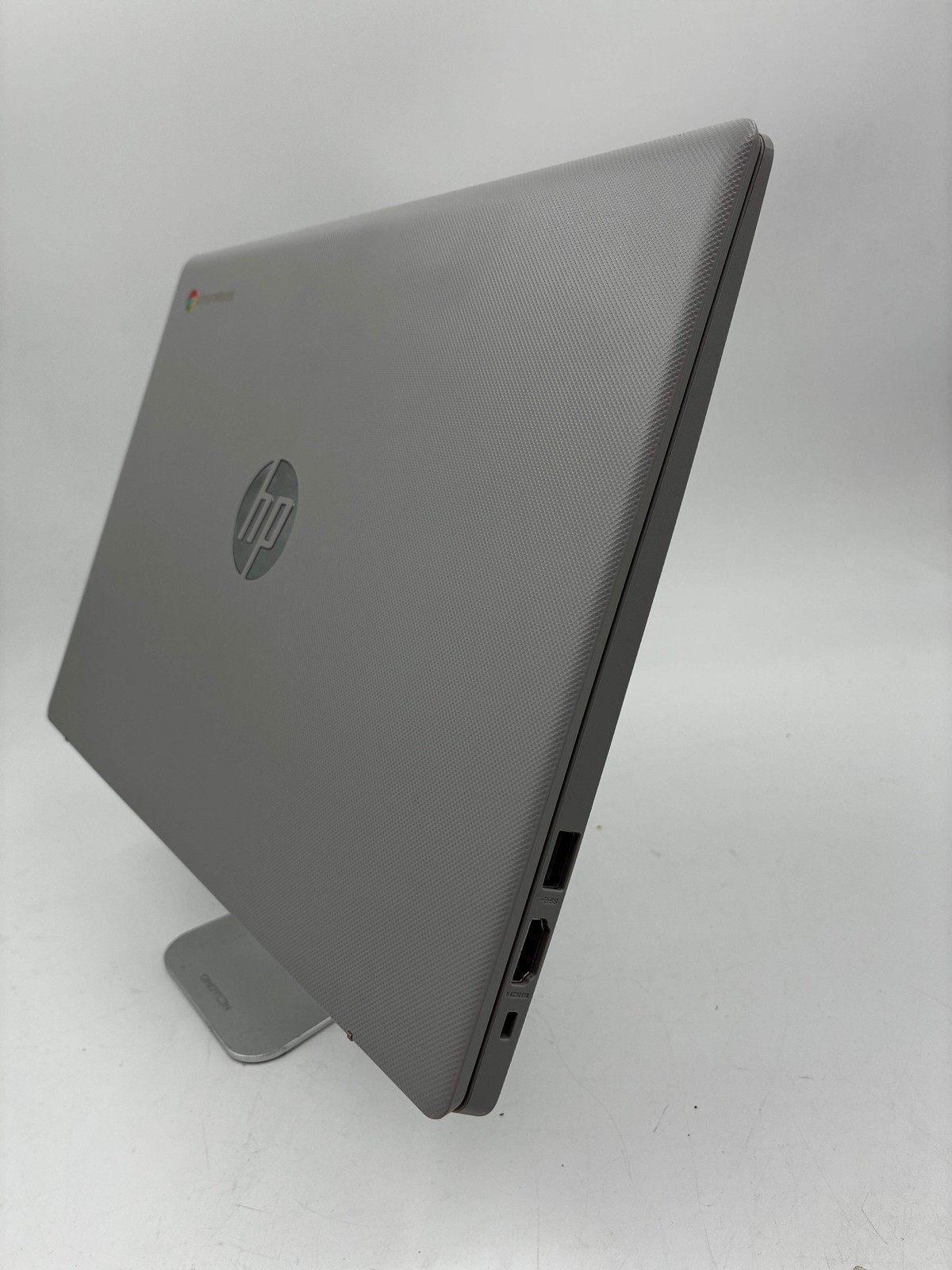 HP Chromebook 14a-ne0013dx 14″ Intel Celeron N4120 4GB 64GB Gray w/ Charger