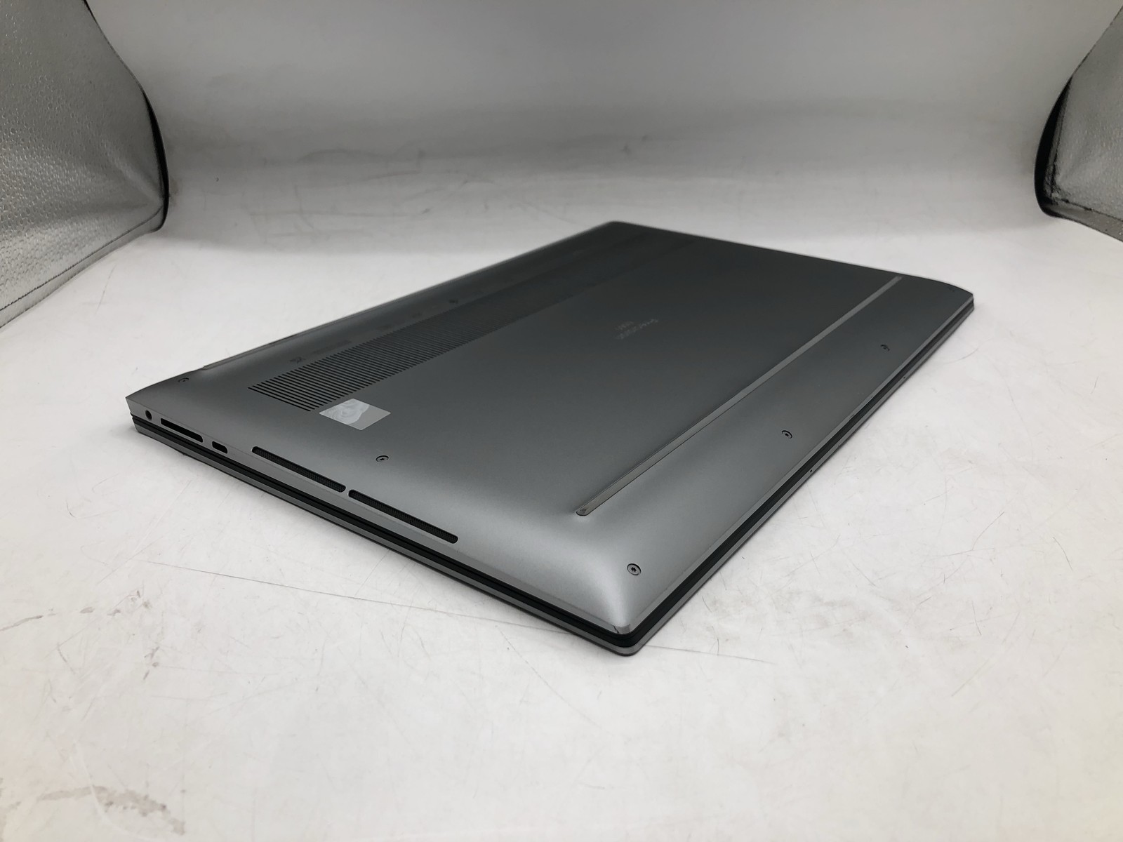 DELL PRECISION 5560 15.6″ i7 2.60GHz 32GB RAM 1TB SSD Grade D