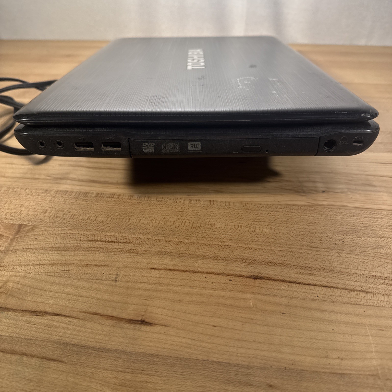 Toshiba Satellite P755 Laptop Intel Core i7-2670 QM 2.20 GHz 8GB Ram Win7 READ