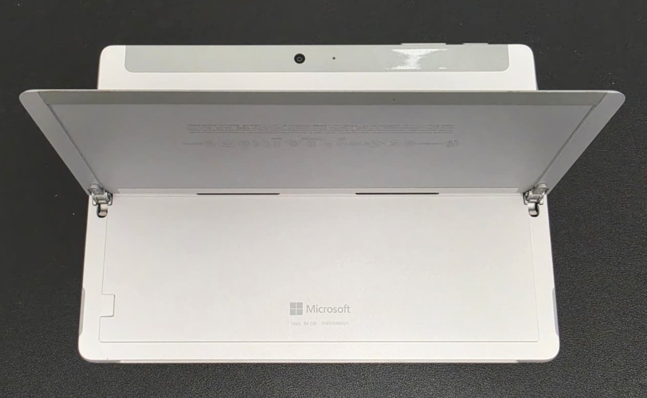 Microsoft Surface Go Pentium 4415Y 4GB Ram 64GB SSD Win 11 Pro ***READ***