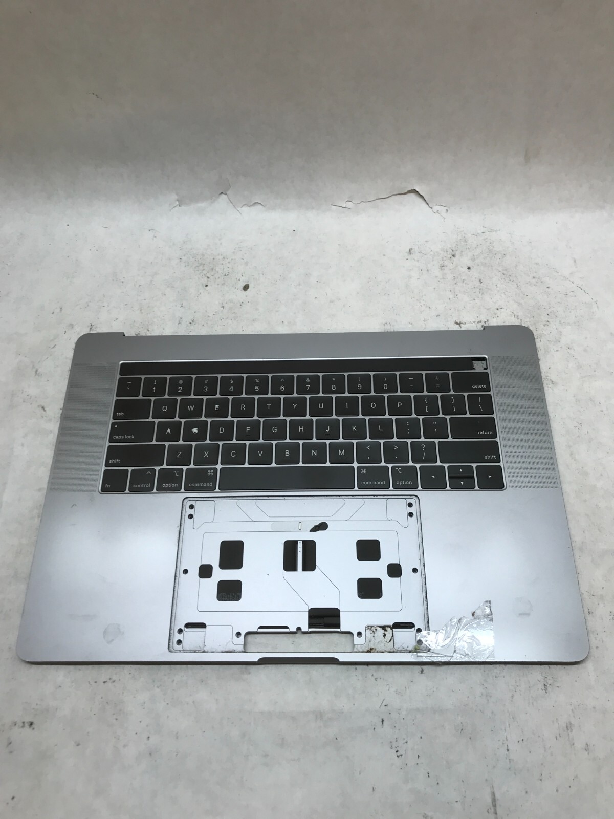 Apple MacBook Pro Touch/2018 A1990 Palmrest NO MOTHERBOARD For Parts/Repair- DW