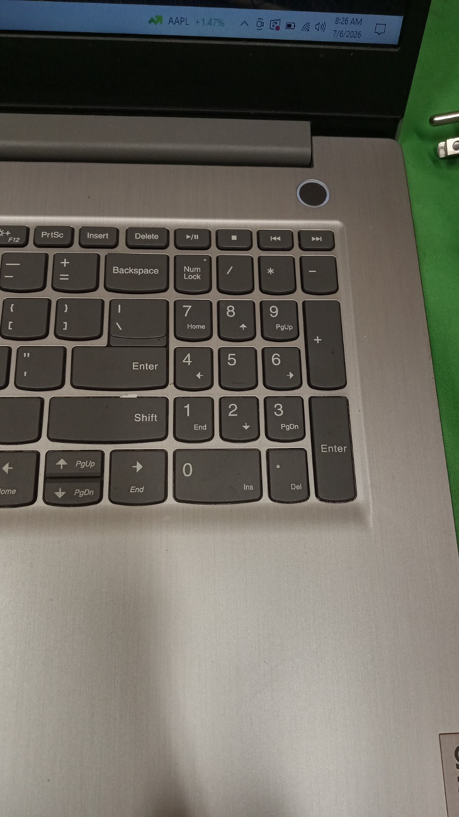 Lenovo IdeaPad 3 17.3″ Laptop AMD Ryzen 7 3700U 12GB RAM 1TB HDD Win10