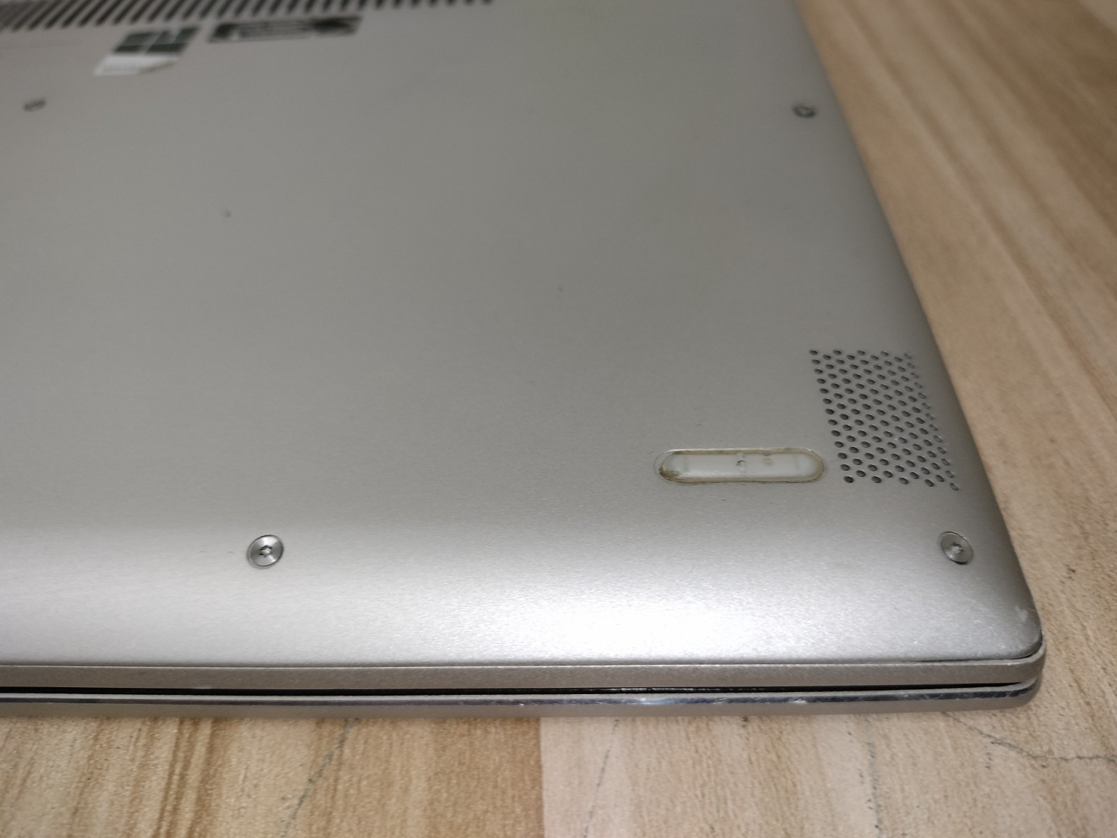Lenovo Yoga 720-13IKB 13.3″ i5-7200U 2.5GHz 8GB RAM | NO SSD/HD/OS