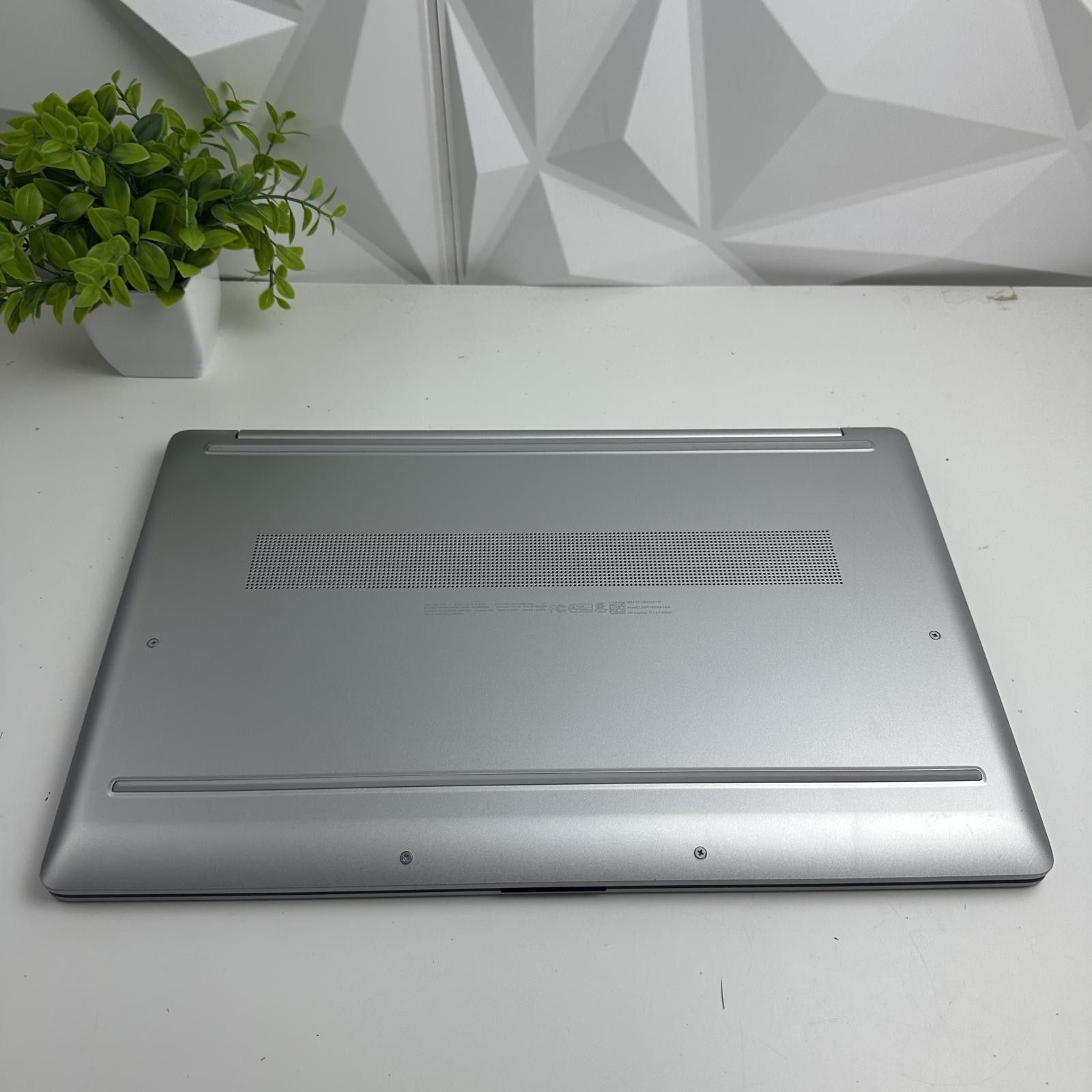 HP 17 Laptop, 17.3″ FHD, AMD Ryzen 5 7530U, 8GB, 512GB SSD, Silver