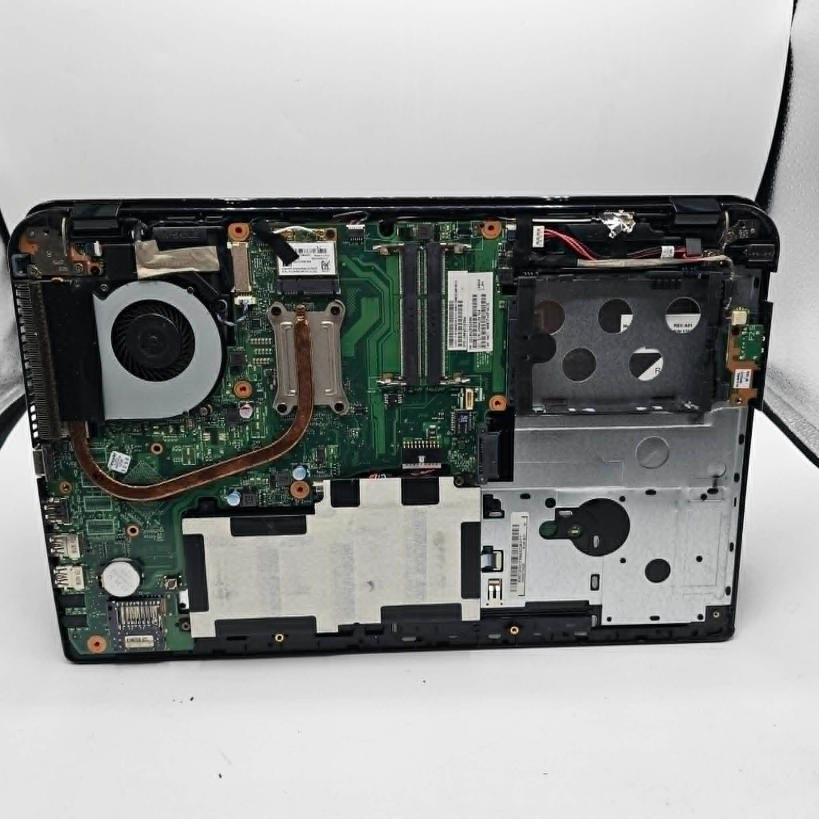 Toshiba Satellite L55 Intel Core i5 4200u No RAM No HDD 15.6″ FOR PARTS