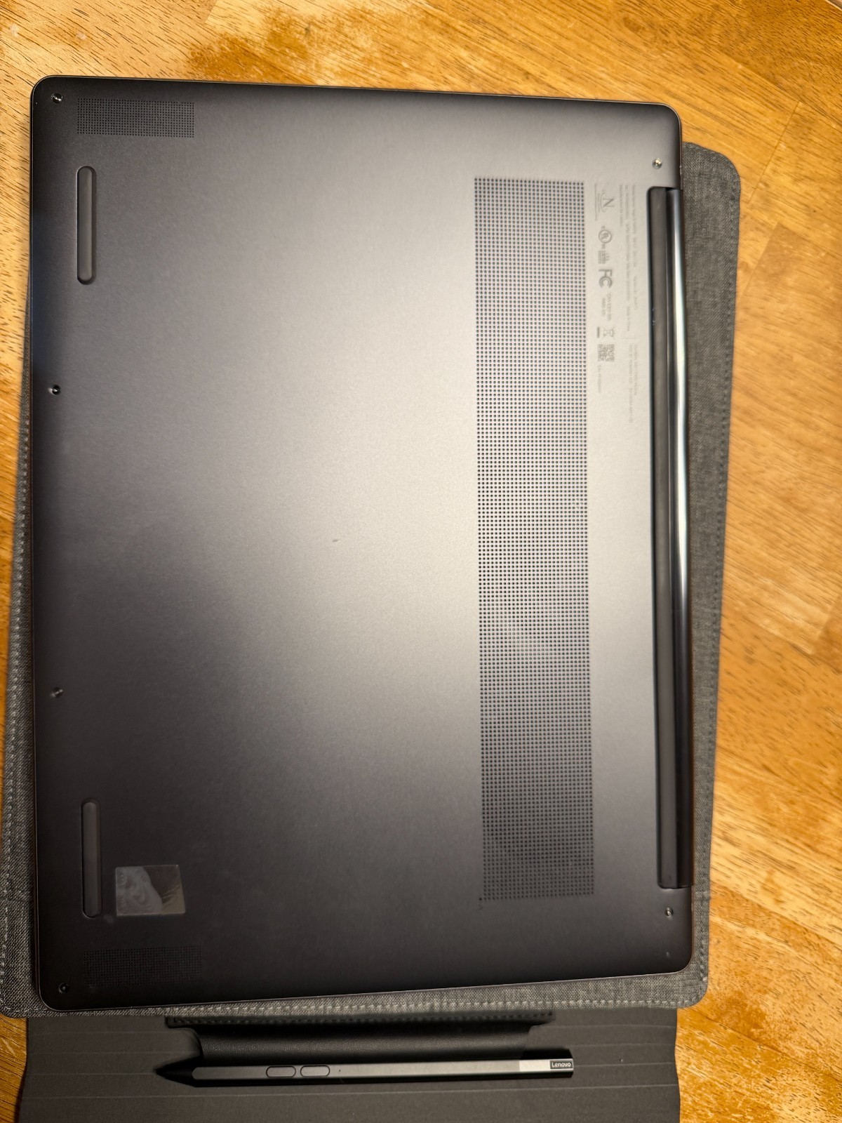 Lenovo Yoga 9i Gen 8 14” OLED 2-in-1 | i7-1360P | 16GB | 512GB | Pen + Sleeve