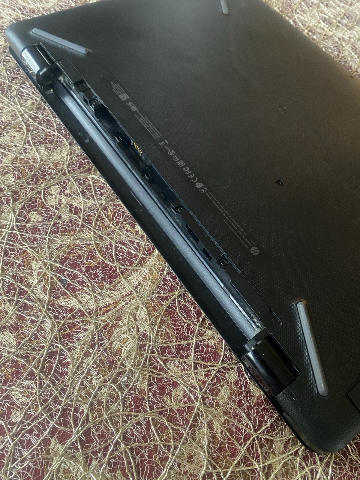 HP Notebook 17-bs011dx i5-7200U 2.50GHz 8GB RAM 932GB HDD Win 10