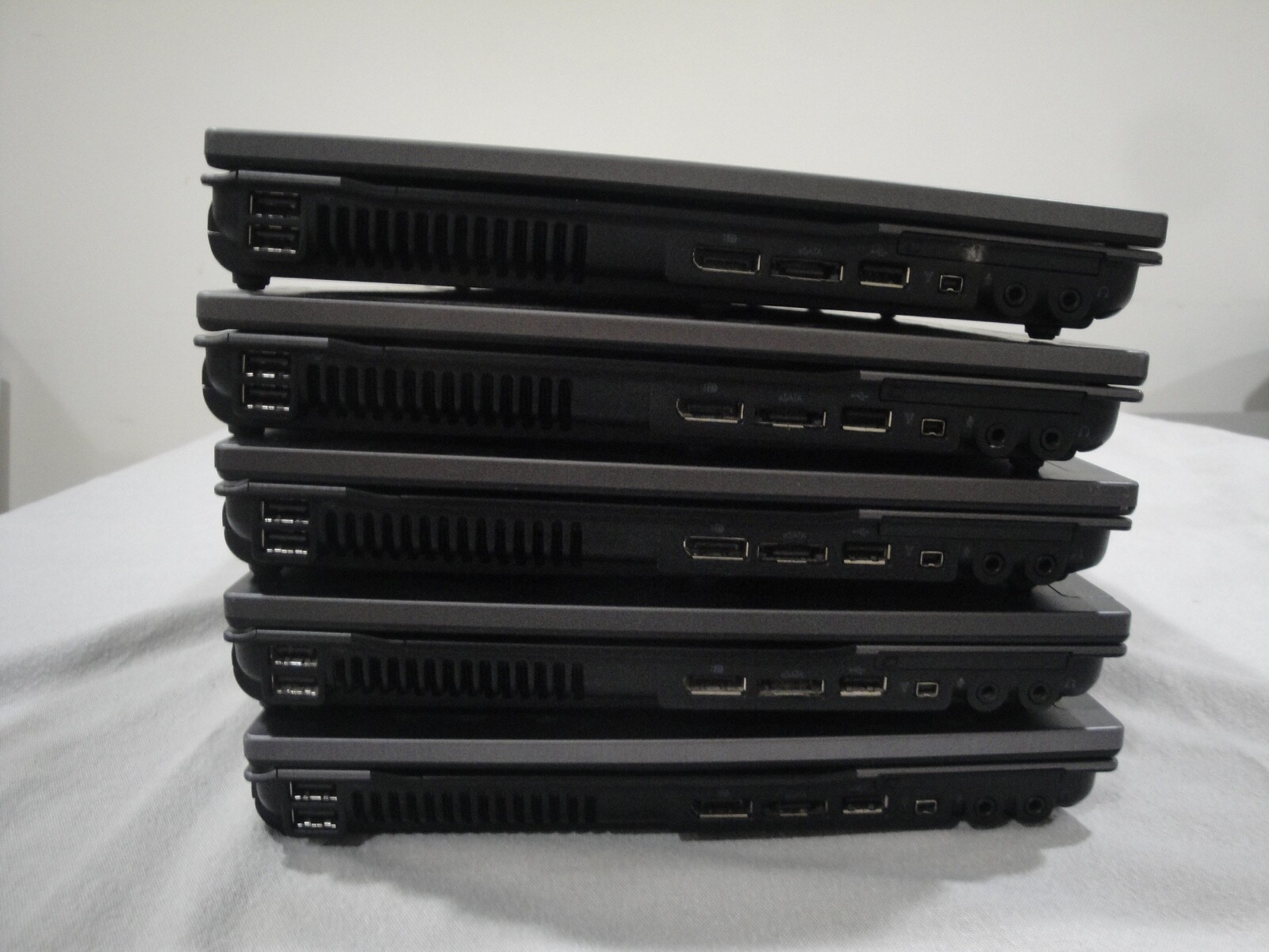 Lot of 5 HP EliteBook 8540W Core i7 Quad1.87 4GB Radeon M5800 DVD FHD.