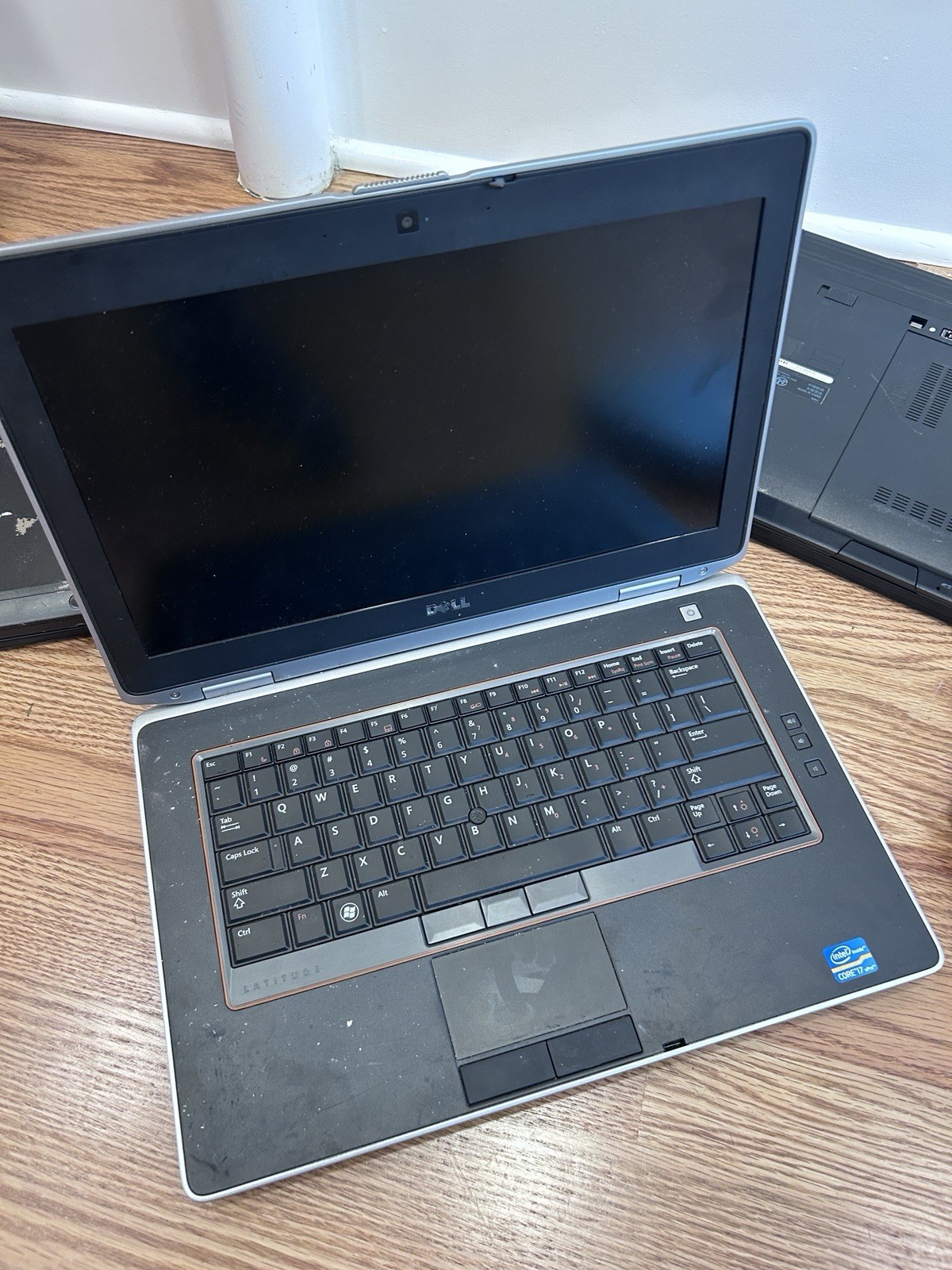 Lot Of 4 Dell Laptops Dell Vostro 3750 Screen 17″ i5-2410M Untested Read