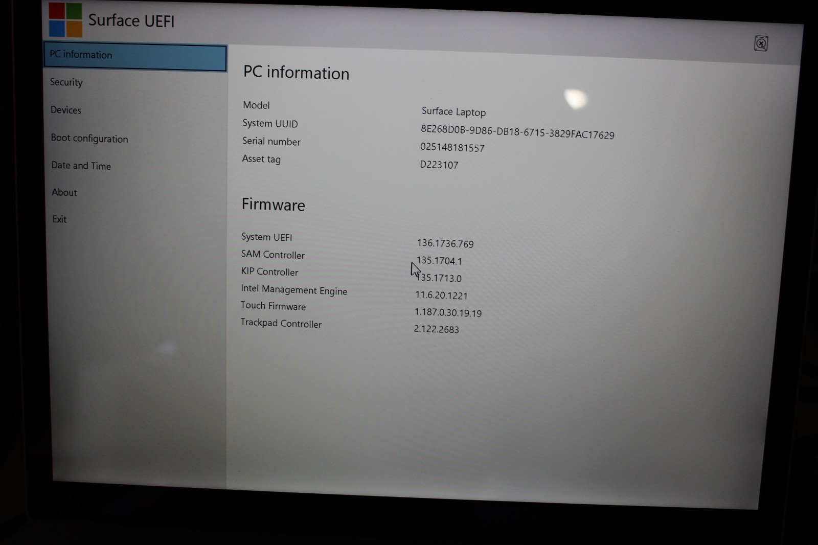 Microsoft Surface 1769 1st Gen Laptop 1769 13.5″ i7-7660U 2.5GHz 16GB RAM 512GB