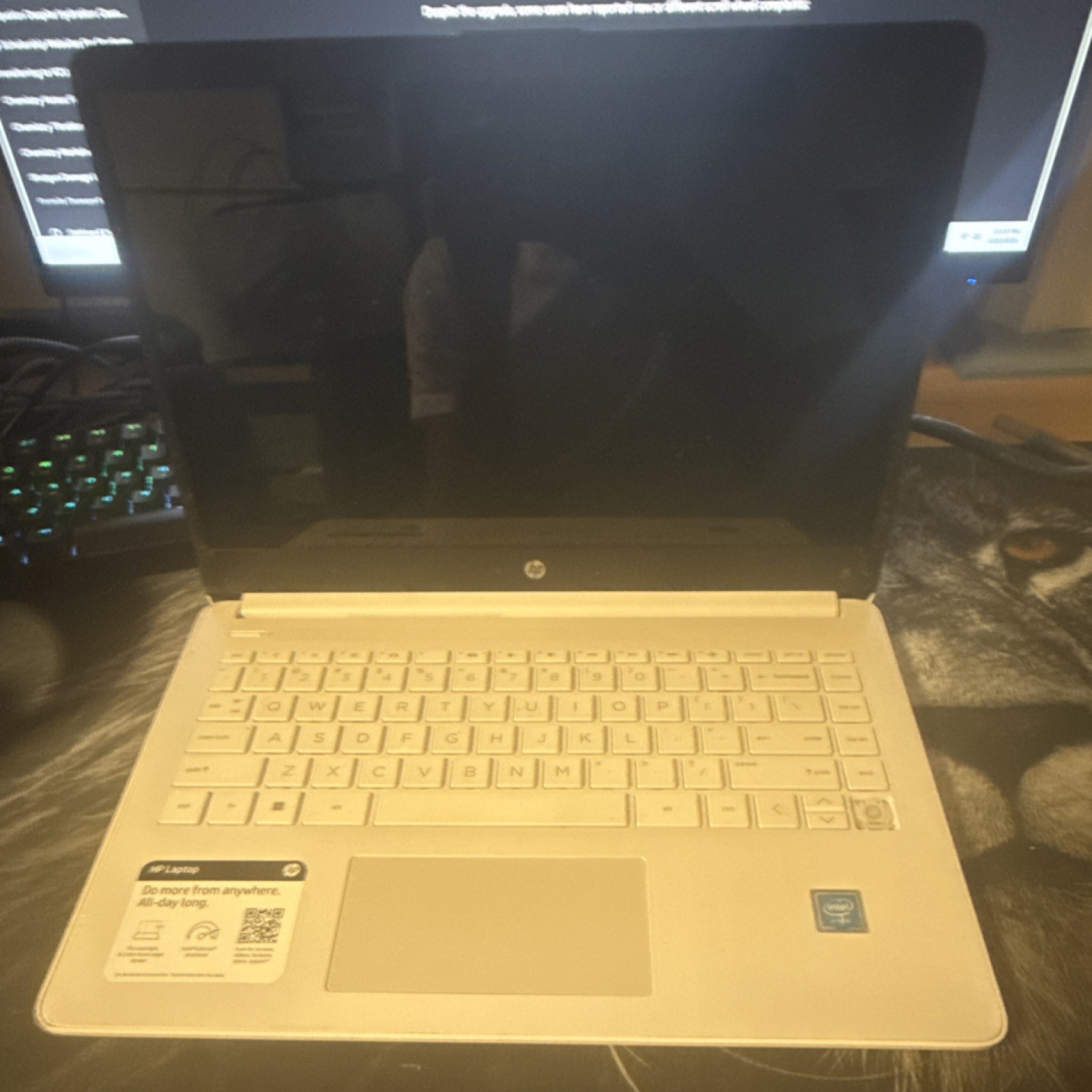 HP Stream 14″ White Notebook Laptop Intel Celeron Integrated Graphics Used