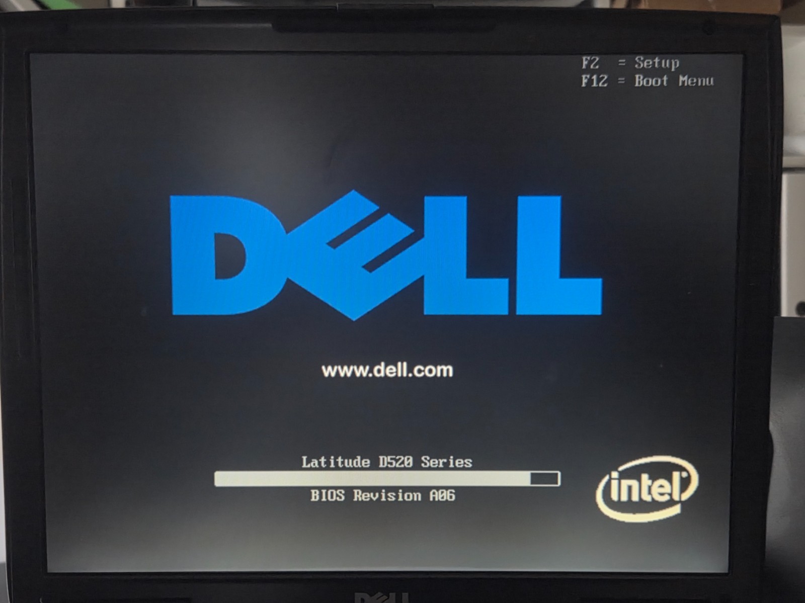 Dell Latitude D520 T5500 2GHz 2GB 80GB DW WXPP 15″ Laptop with Docking Station