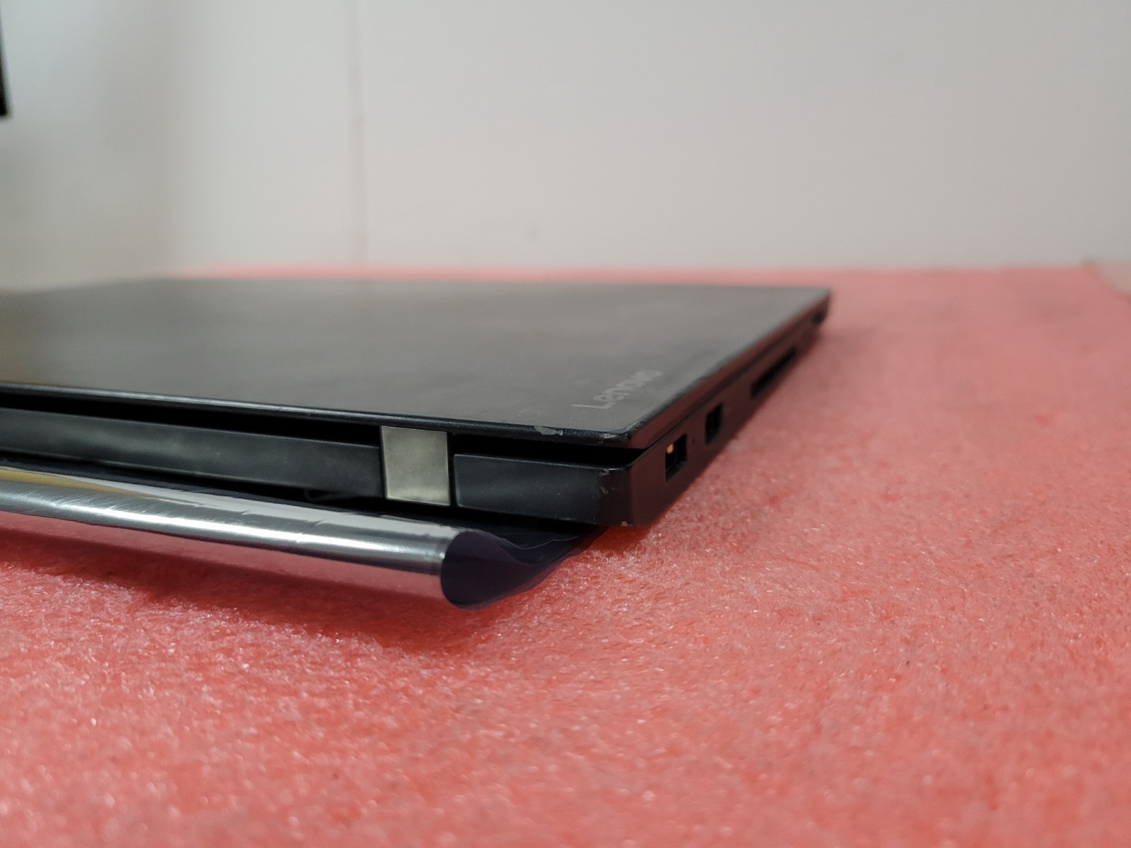 Lenovo ThinkPad T470S 14″ i5-7300U 4GB RAM *NO HDD/OS/COVER/BATT/AS IS* | LP520