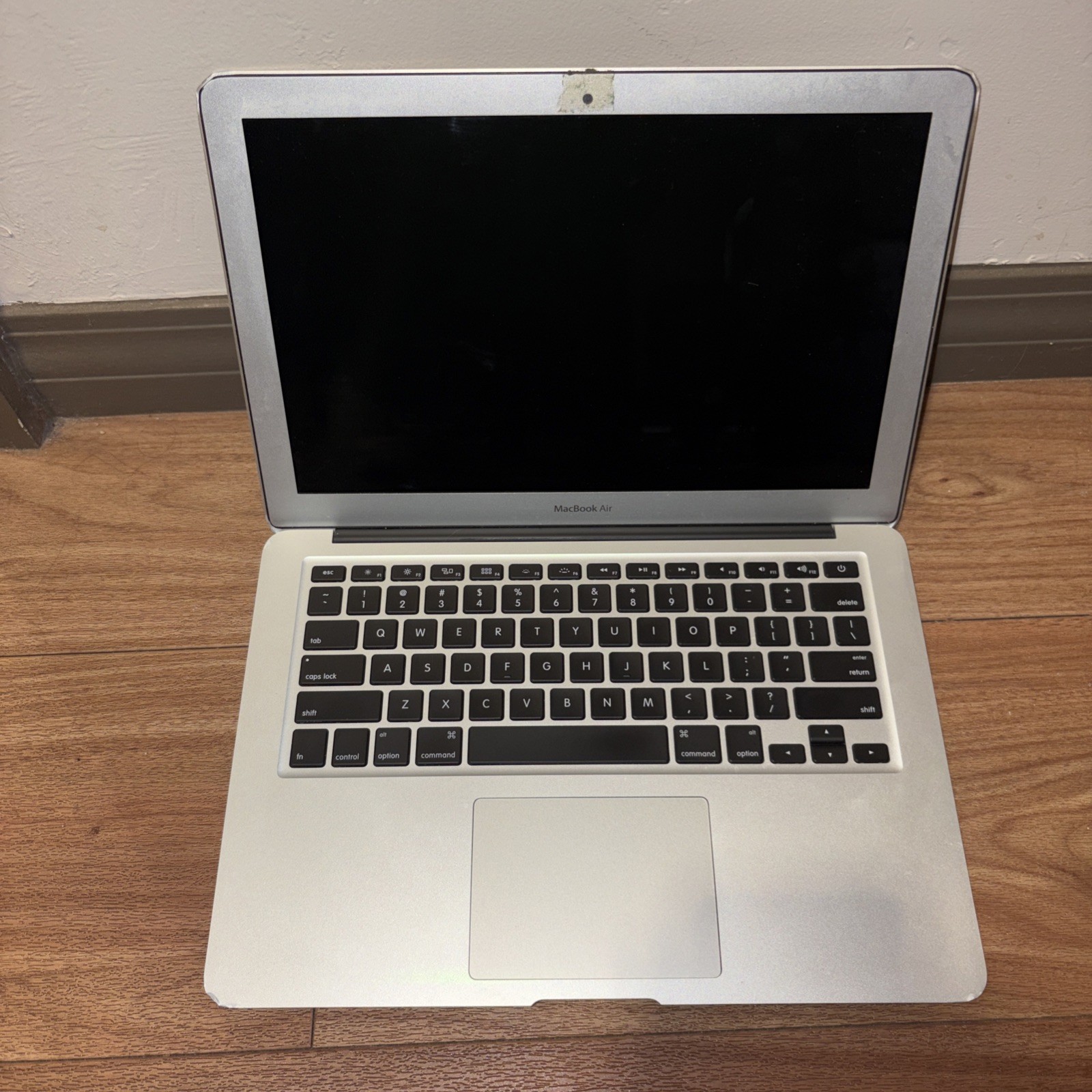 13″ Apple MacBook Air Mid 2013 – 4 GB, i5-4250U 1.3 Ghz – NO POWER