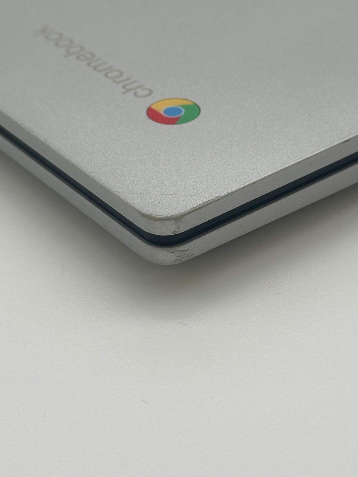 Samsung Chromebook XE345XDA 14-inch Intel Celeron 4GB RAM 32GB Silver Used