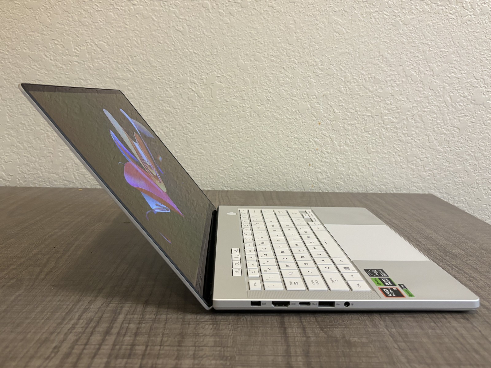 ASUS ROG Zephyrus G14 OLED GA403UV Ryzen 9 8945HS – 16GB RAM – 4TB SSD RTX 4060