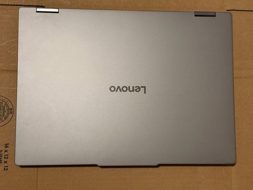 Lenovo IdeaPad 5 2-in-1 16″ Touchscreen 1900×1200 Ultra 5 225u 16gb Ram 512 SSD