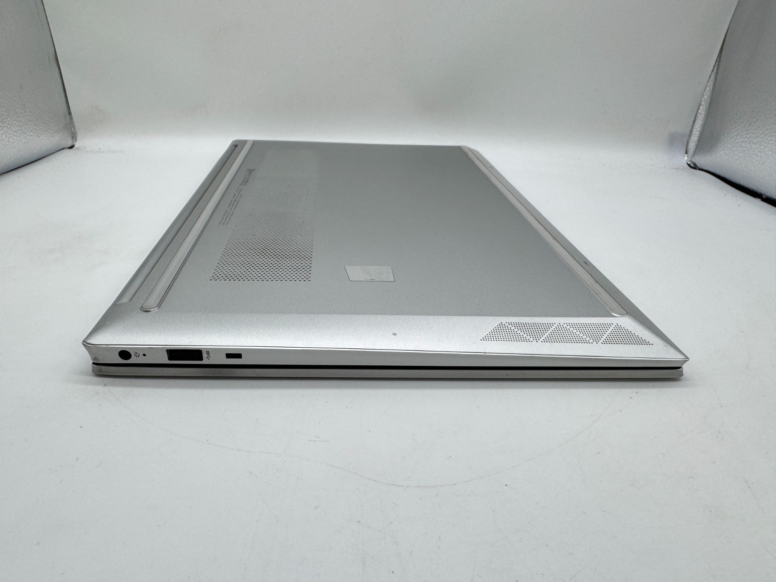 HP Pavilion 15-eg0025nr 15.6″ Laptop intel i7-1165G7 2.80GHz 16GB RAM 512GB SSD
