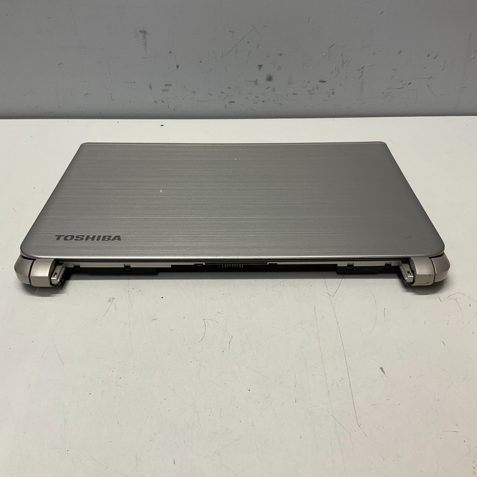 Toshiba Satellite E45t-B i5-5200U 2.20 Ghz 4GB 250GB SSD Win 10 Laptop NO BATT
