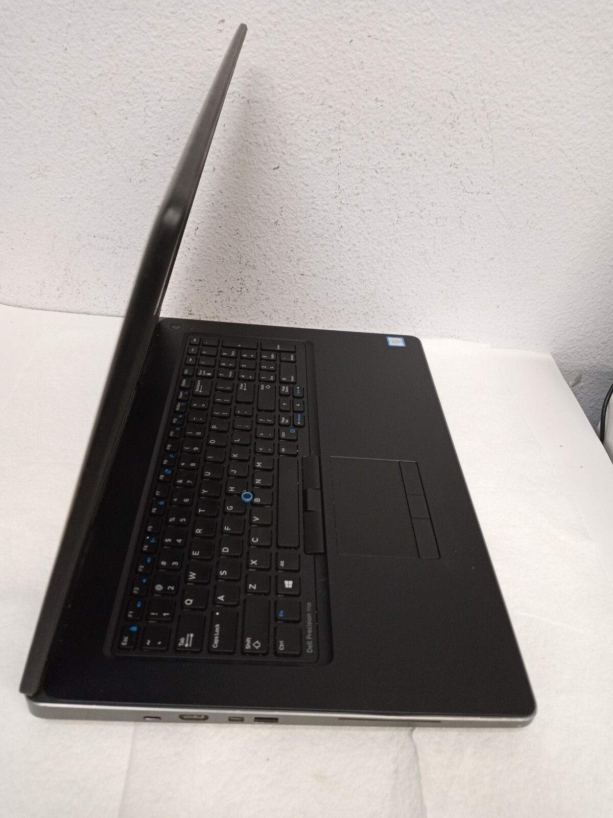 Dell 7710 17.3″ UltraSharp FHD IPS Intel i7-6820HQ QUAD and Thunderbolt 3 | DOA!