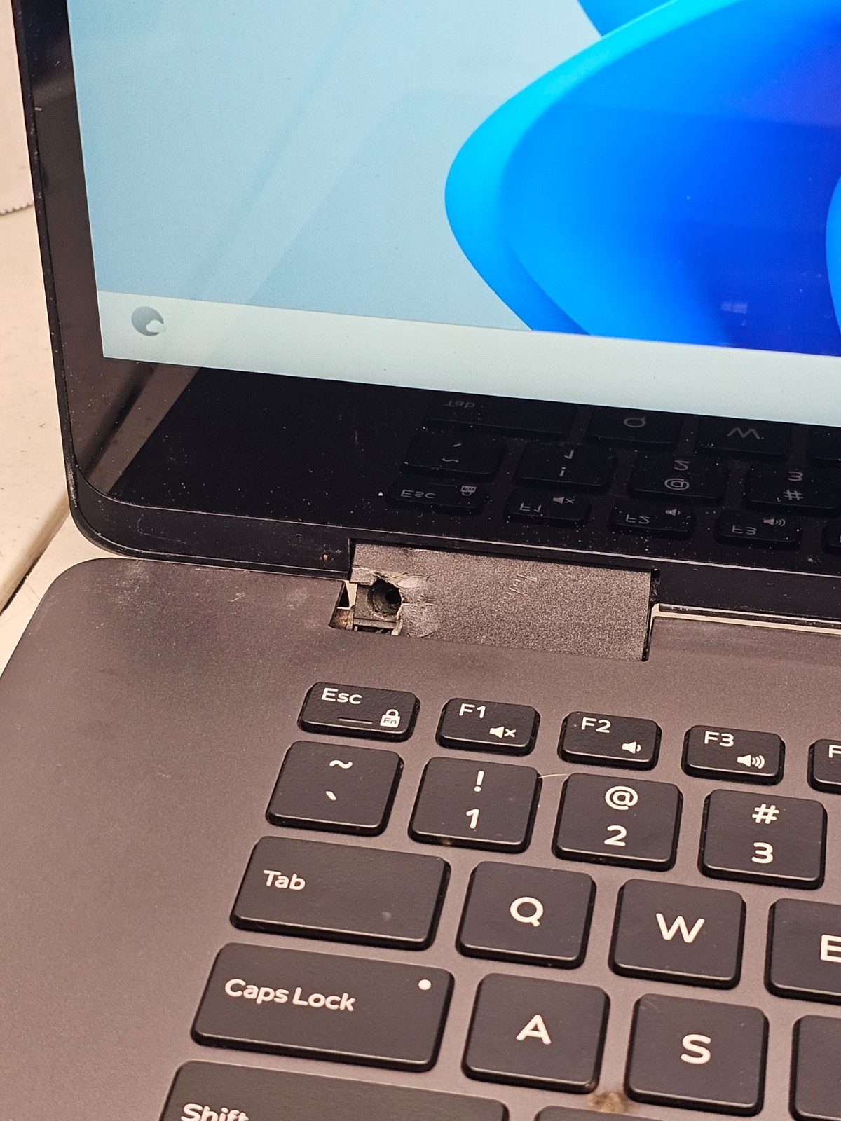 Dell Inspiron 7586 i7-8565U 16GB RAM 256GB SSD Win 11 *READ* NO AC #04
