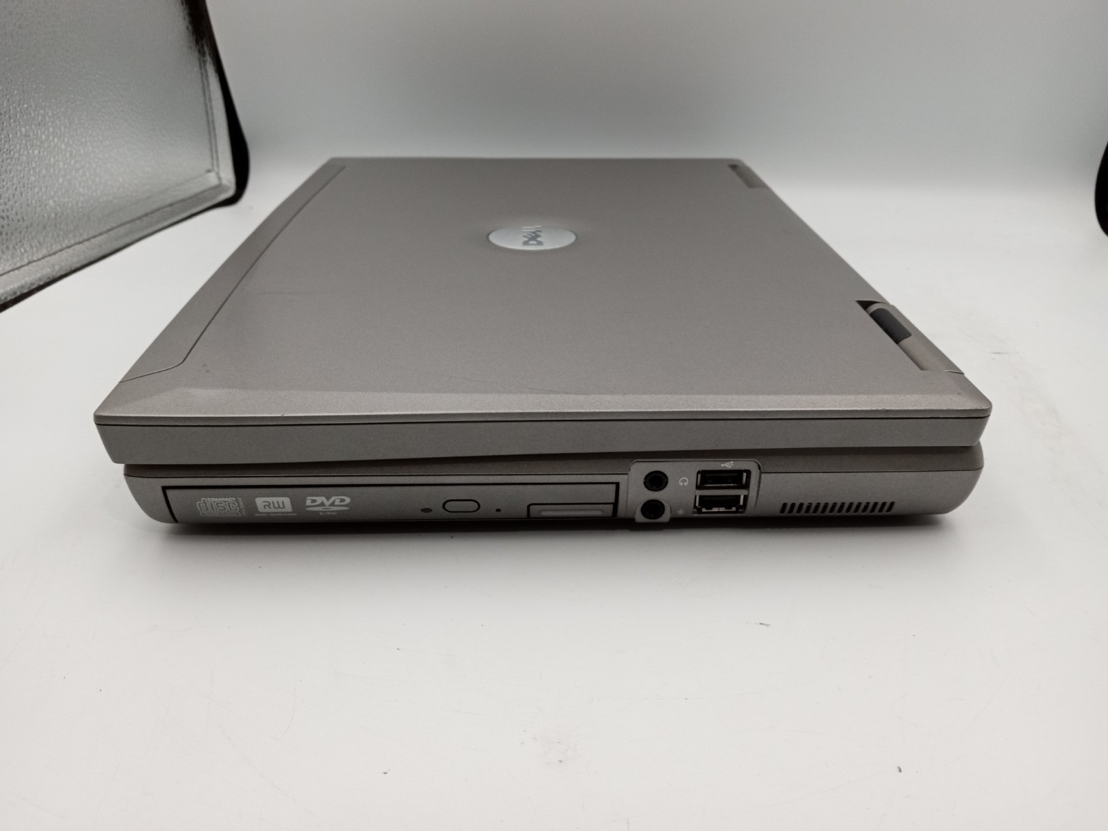 Dell Latitude D810 Intel Pentium 1GB RAM 60GB HDD Windows XP – BAD BATTERY -RR