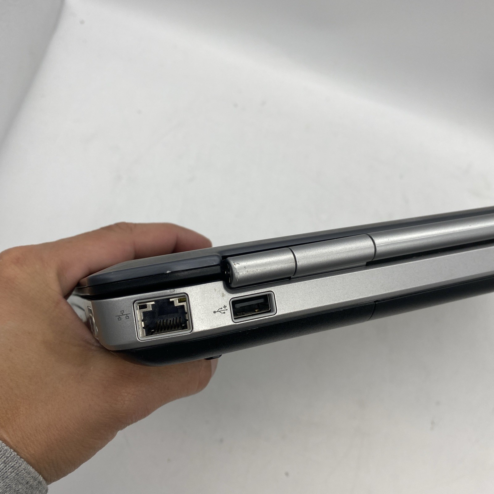 Dell Latitude E5520 i3-2430@2.26GHz | 8GB | NO HDD | NO OS | POWERS ON | Q2