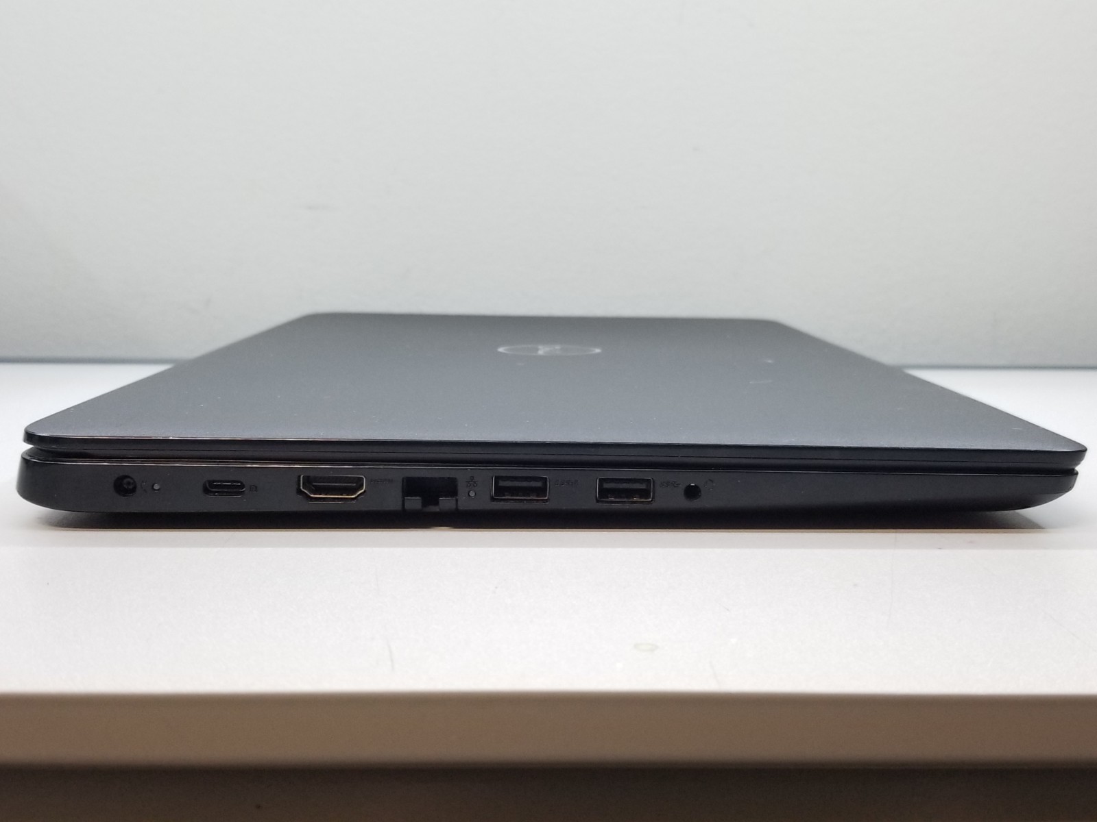 Dell Latitude 3500 15.6″ FHD i5-8265U 1.6GHz 8GB RAM 256GB NVMe Win 11 Pro WiFi