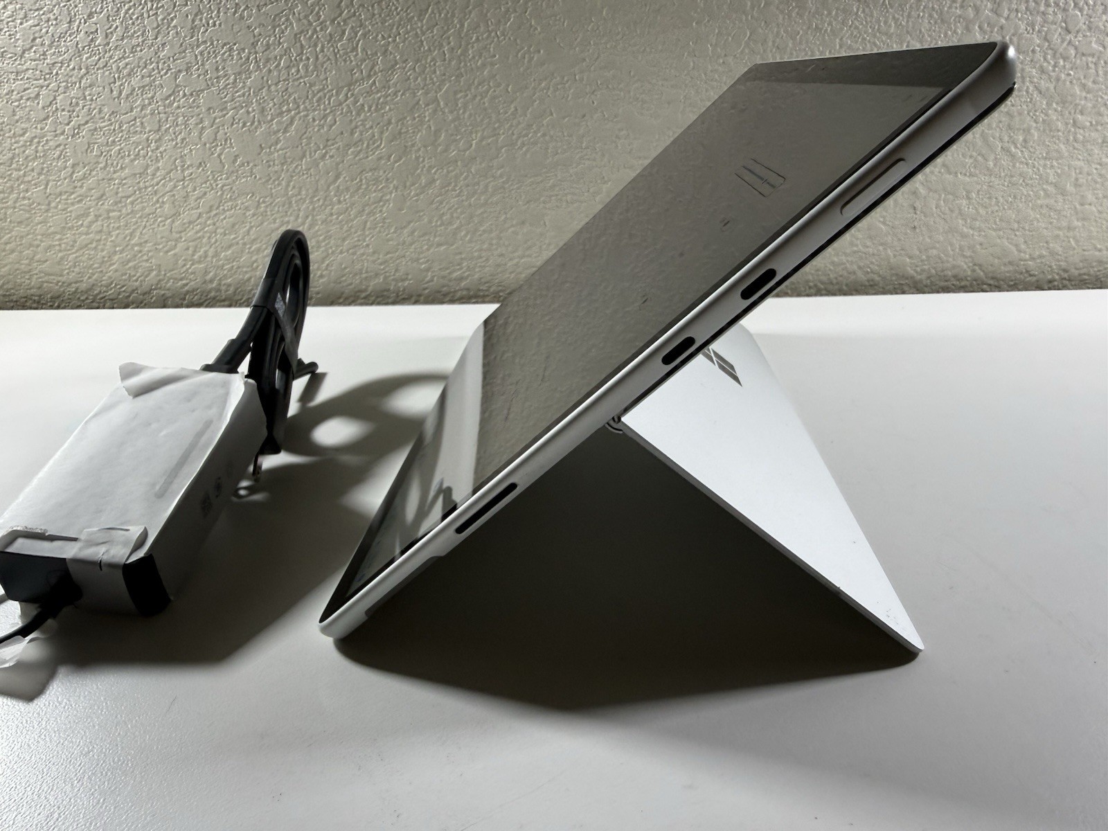 Microsoft Surface Pro 8 (1982) i5-1145G7 – 16GB RAM – 256GB 120Hz – Win 11 Pro