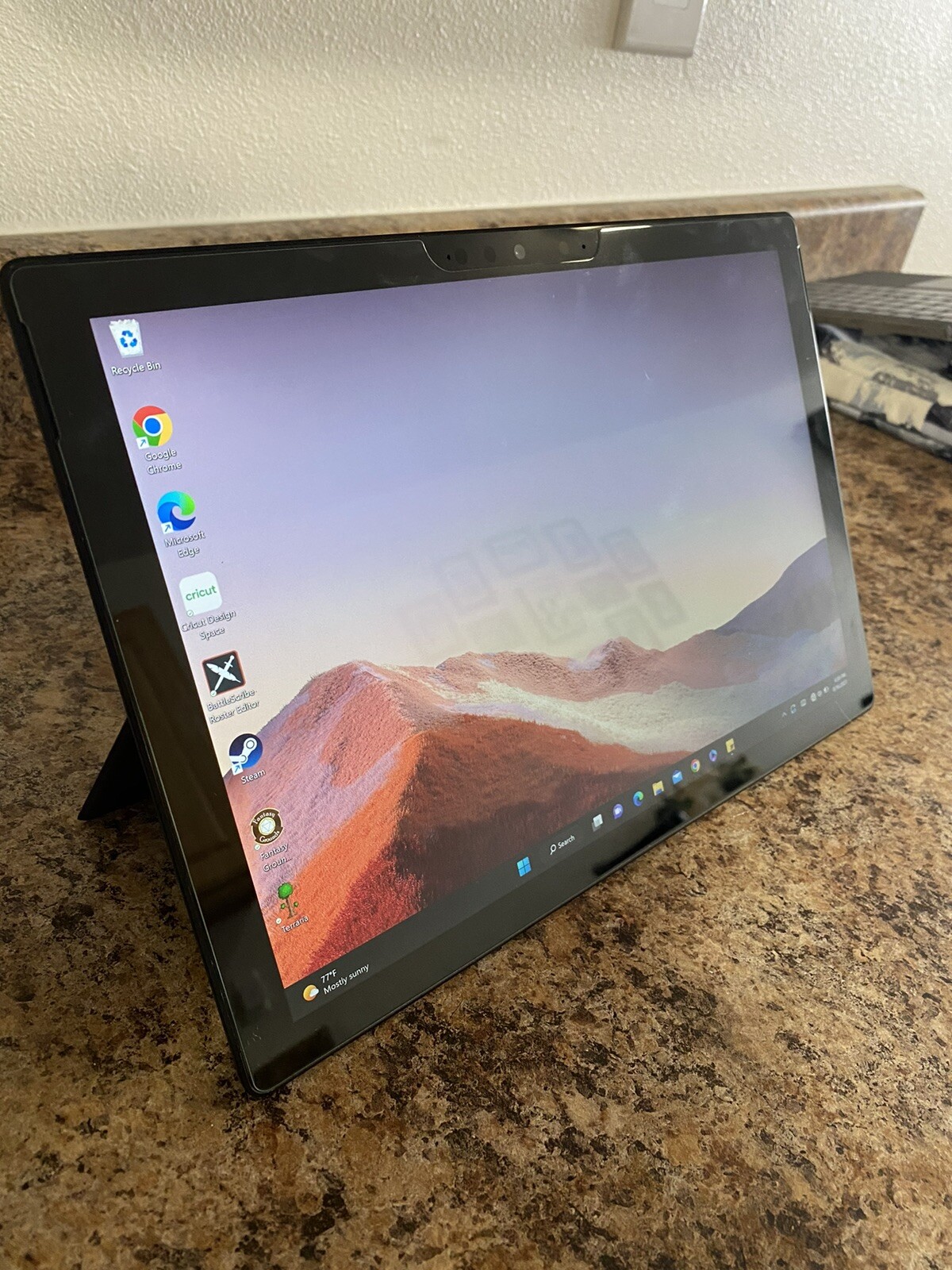 Microsoft 12.3″ Touch Surface Pro 7 (Intel Core i5, 8GB RAM, 256GB, Matte Black)