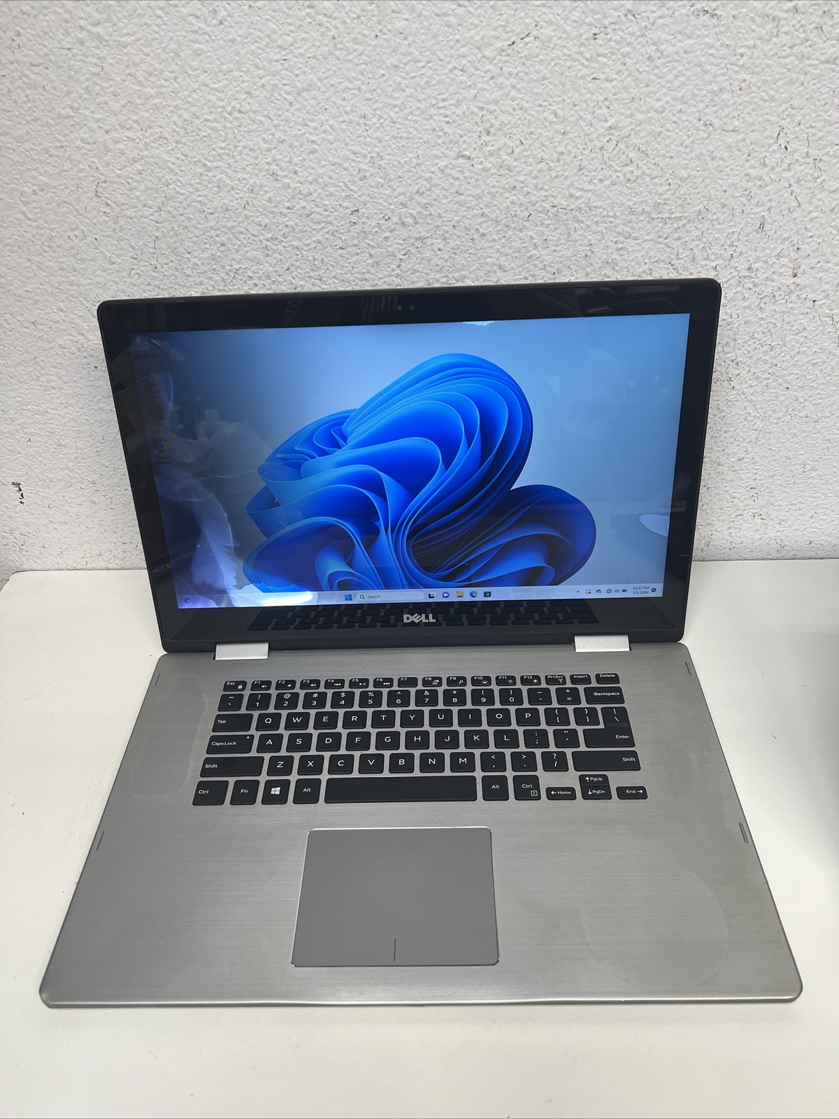 Dell Inspiron 15-7579 TOUCH 2IN1 Intel Core i5-7200U 2.5GHz 8GB 256GB SSD *READ*