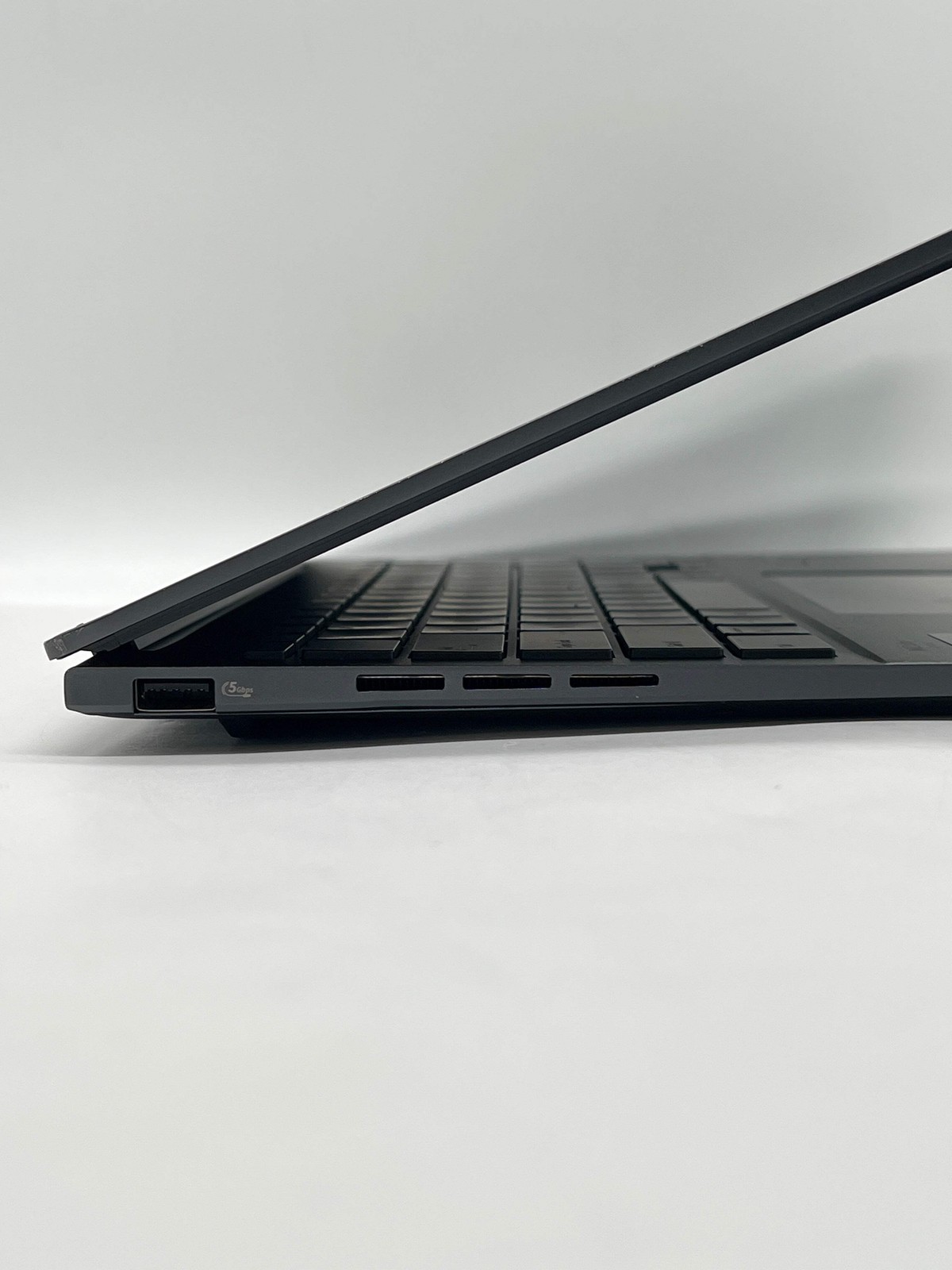 Asus Zenbook 14 Q425M OLED Ultra 7 155H 16GB RAM 1TB SSD – For Parts (Read DESC)