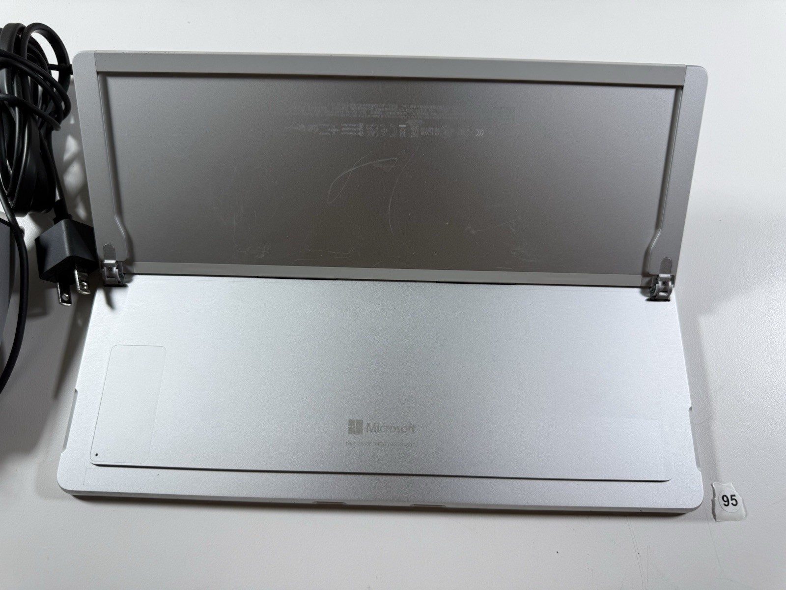 Microsoft Surface Pro 8 (1982) i5-1145G7 – 16GB RAM – 256GB 120Hz – Win 11 Pro