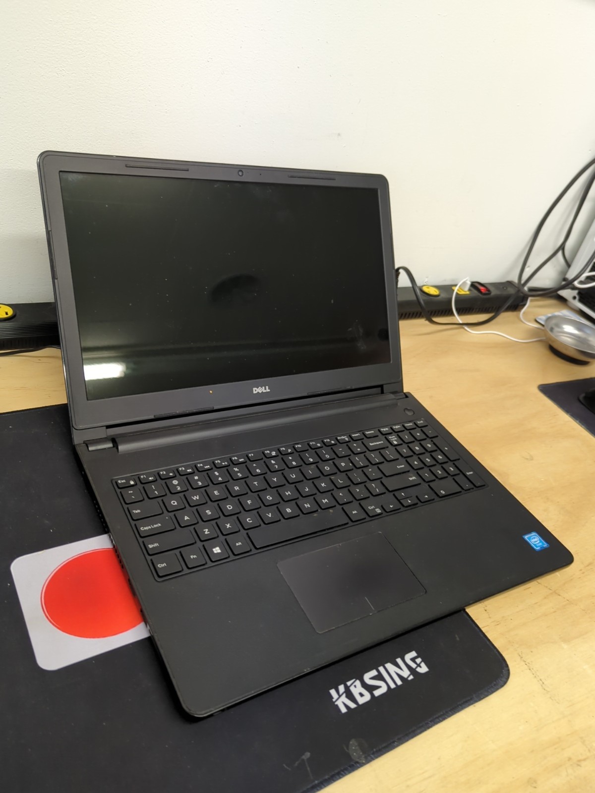 1038 – Dell Inspiron 15 P47F003 – FOR PARTS / AS-IS