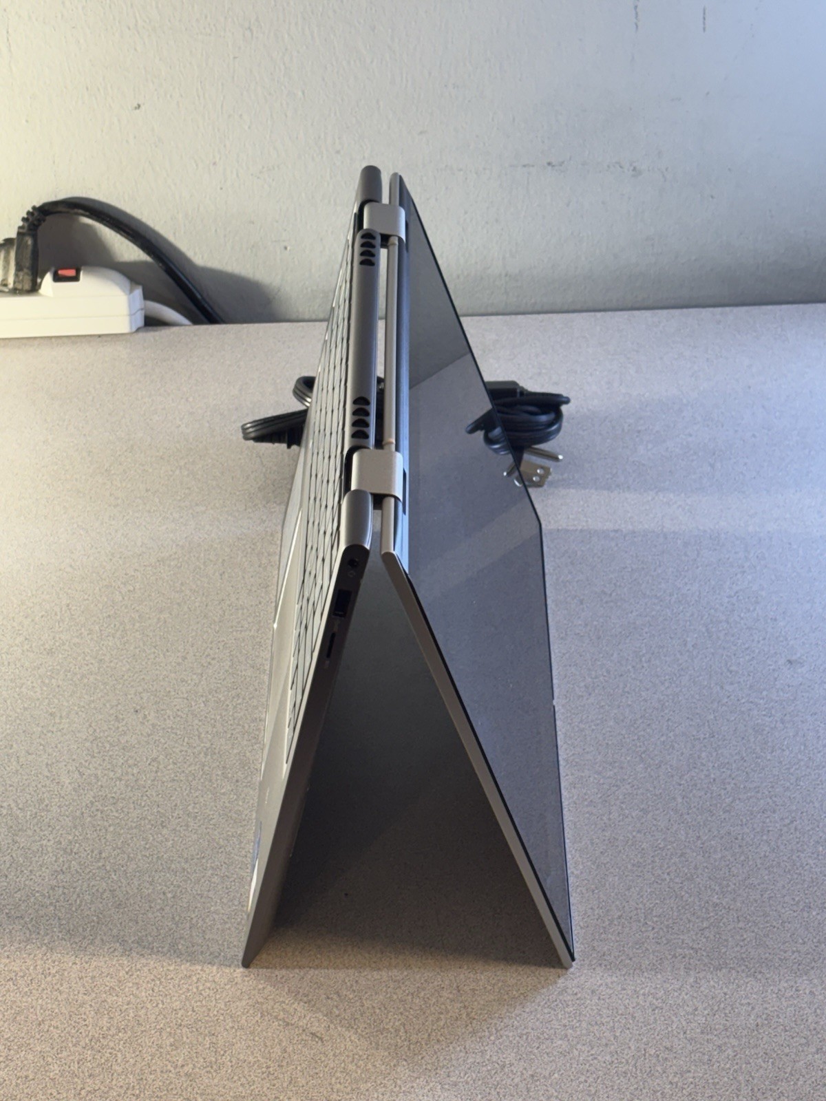 Dell Inspiron 5410 2-in-1 14″ i5 1155G7 -512GB SSD 8GB RAM Window 11 Touchscreen