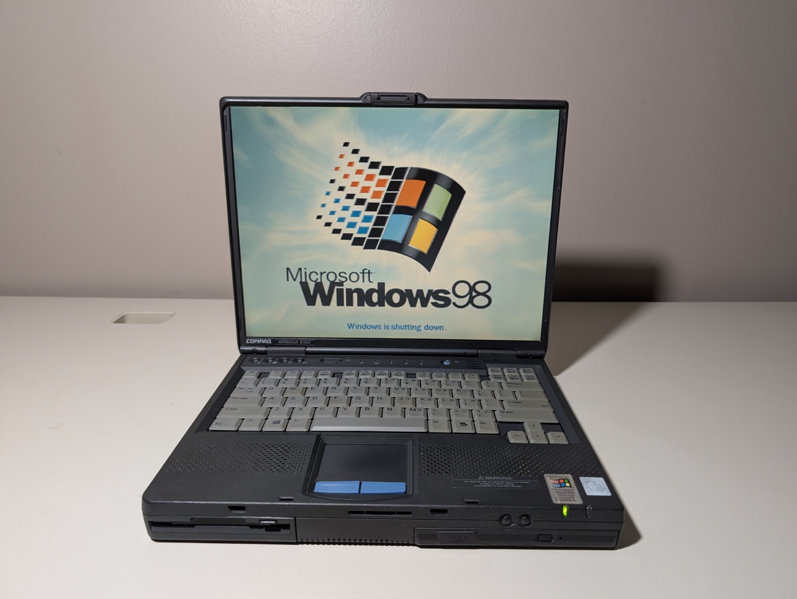 15″ Compaq Armada | Pentium III 512MB 80GB HDD | Win 98 + XP Vintage 1999 Beauty