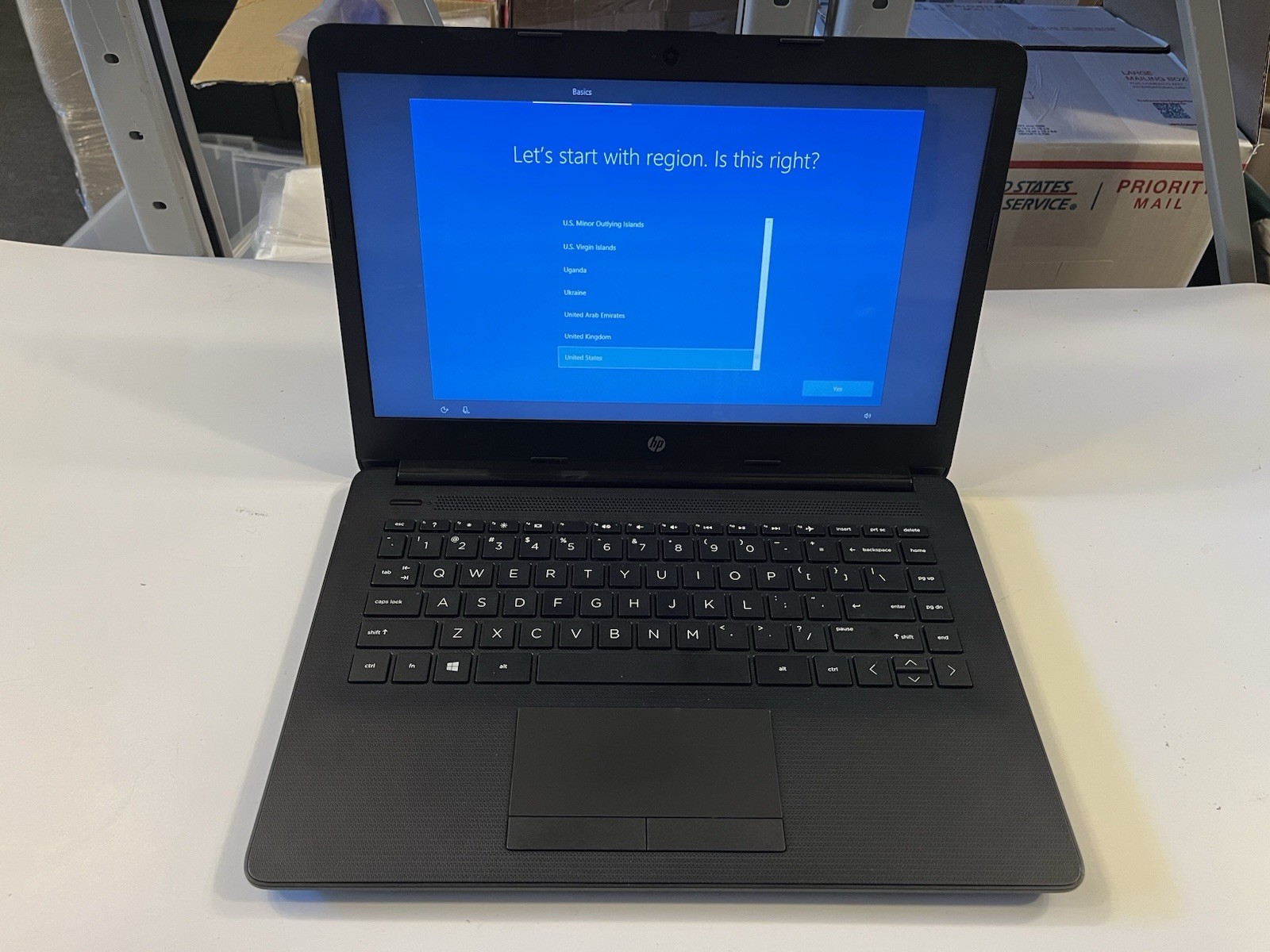HP Laptop 14-CM0XXX AMD E4-9000e Radeon R2, 2300MHz 4GB 32GB (Slow) 🛑