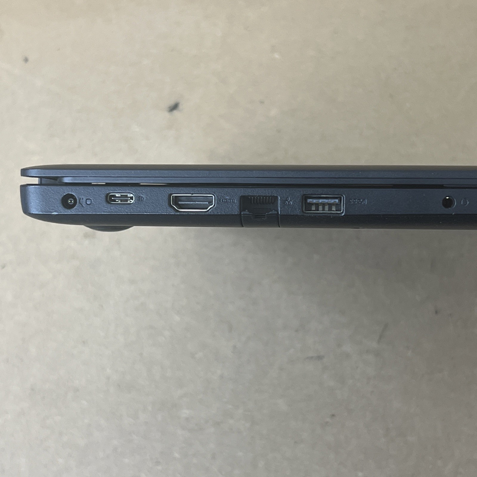 Dell Latitude 3490 i5-8250U 1.6GHz 8GB Ram 256GB SSD – Good *Low Battery*