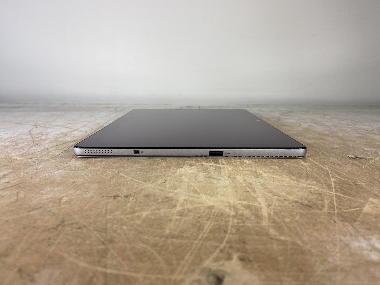 DELL LATITUDE 7210 2-IN-1 i5-10310U @ 1.70GHz, 8GB RAM, NO HDD/OS