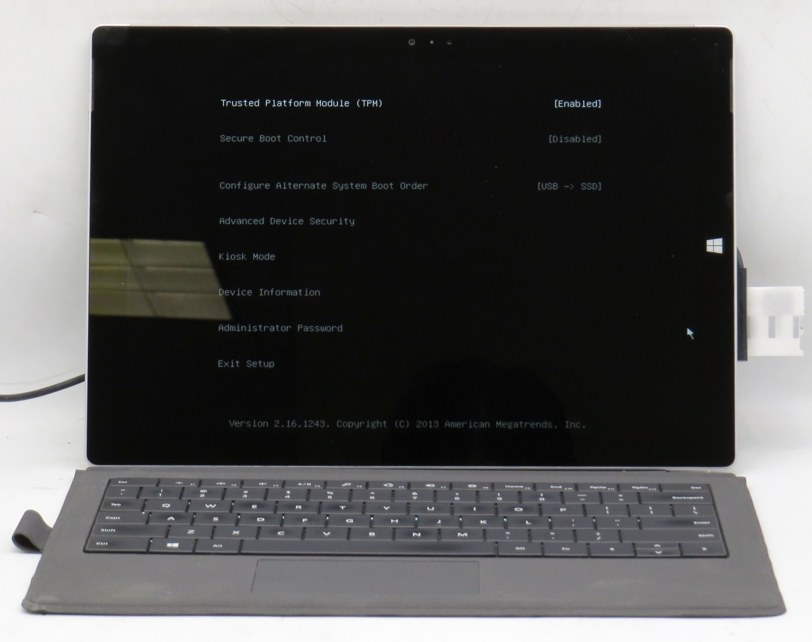 Microsoft Surface Pro 3 | i7-4650U @ 1.7 | 8GB RAM | 512GB SSD | No OS