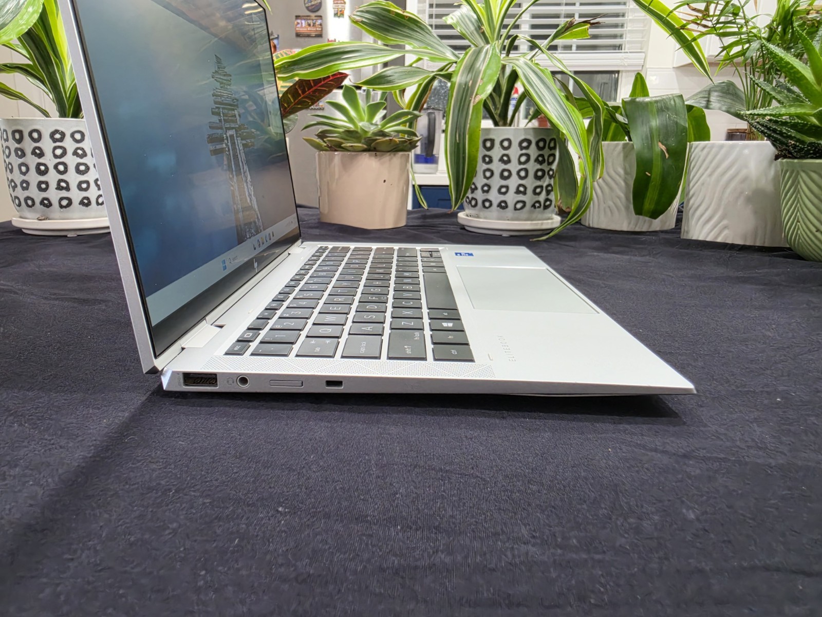 HP EliteBook x360 1030 G8 13.3″ i7-1185G7 16GB 1TB SSD LTE Win 11 Pro 2-in-1