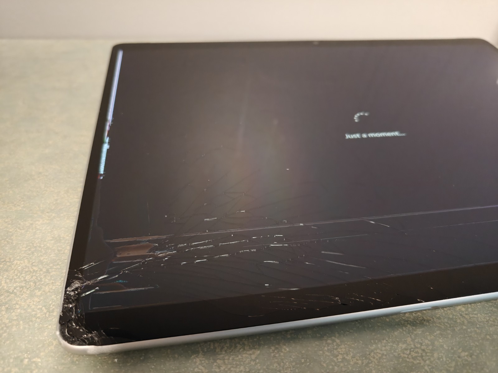 Microsoft Surface Pro 8 1983 i5-1135G7 256GB SSD 8GB RAM Win 11 Pro – CRACKED