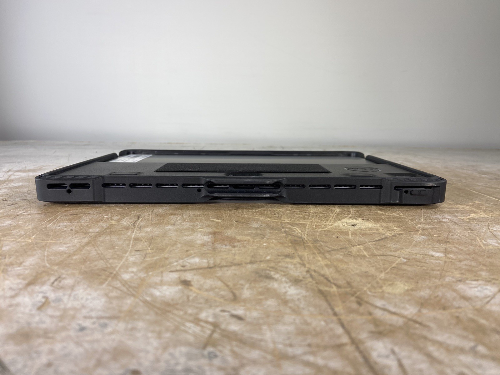 DELL LATITUDE 7210 2-IN-1 i5-10310U @ 1.70GHz, 8GB RAM, NO HDD/OS – (FOR PARTS)