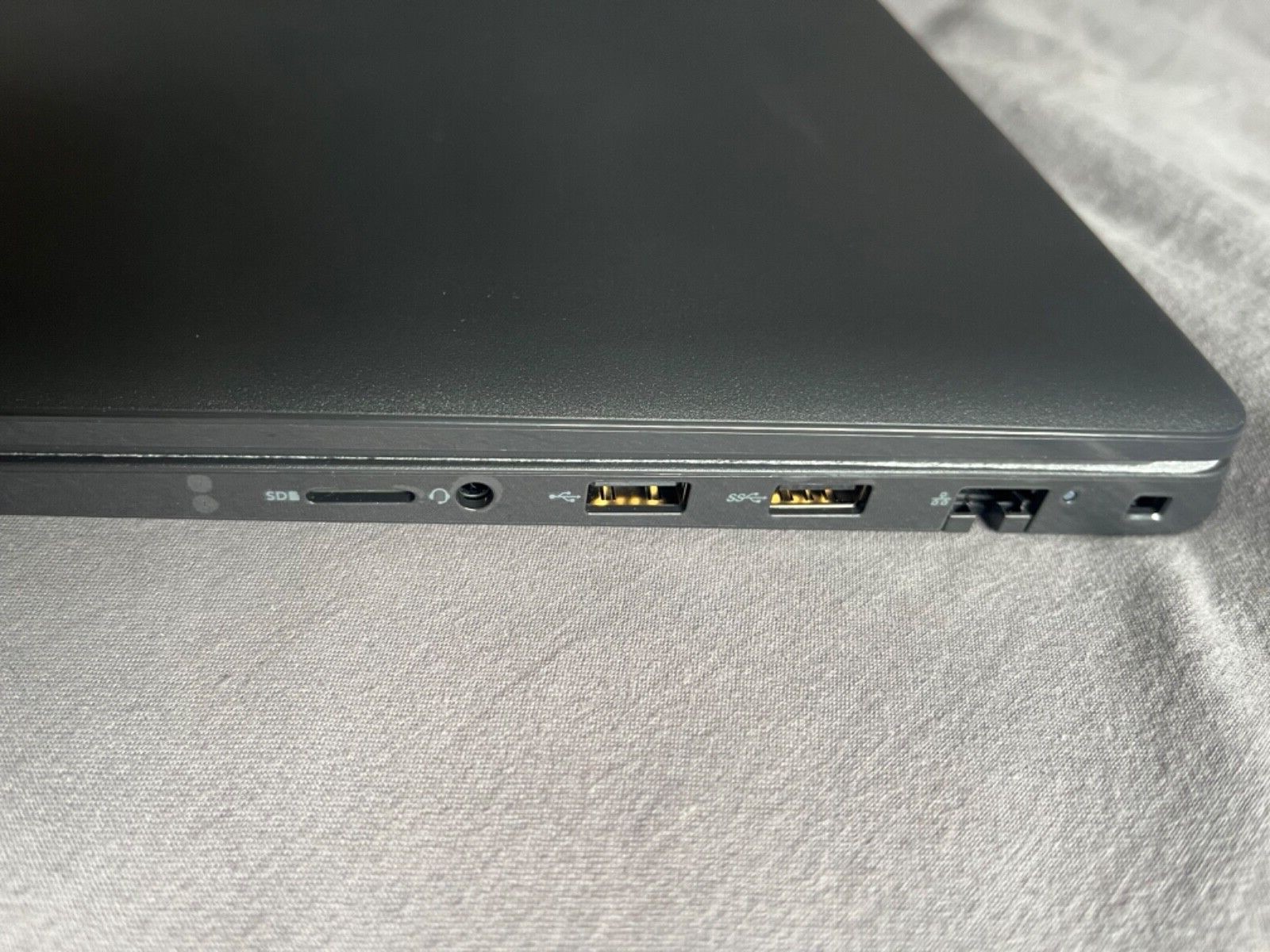 Dell Latitude 3520 15.6” (256GB SSD Intel Core i5-1135G7 2.4GHz 8GB RAM) Laptop