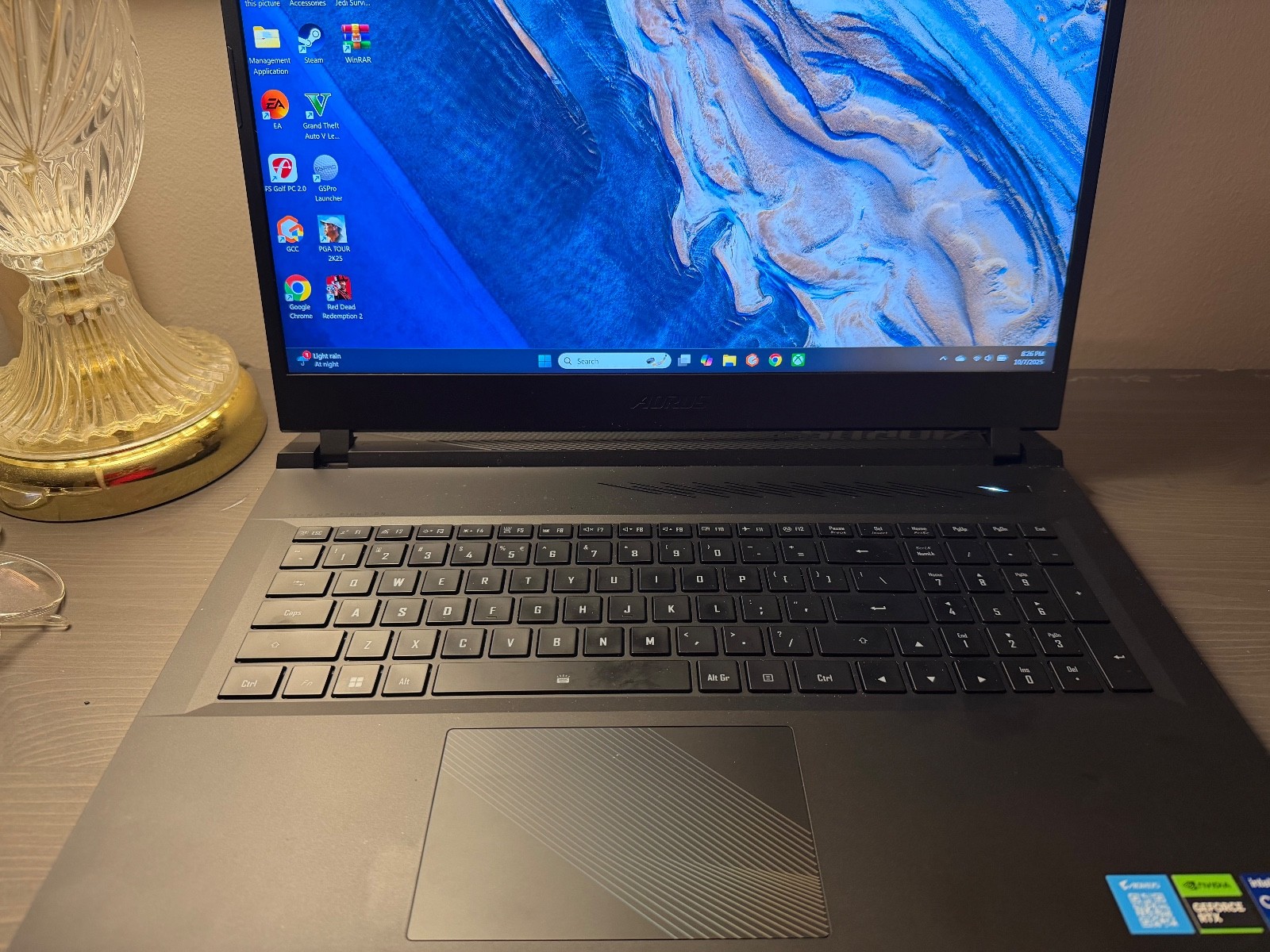 Gigabyte AORUS 17 Laptop- i7-13700H | RTX 4070 | 16GB RAM | 1TB SSD
